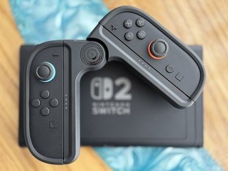 Огляд Dbrand Joy-Lock: Чи зручніше це за Pro Controller для Switch 2?
