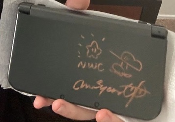 3DS з автографом Шігеру Міямото виставили на аукціон: ціна вже сягає $20 000