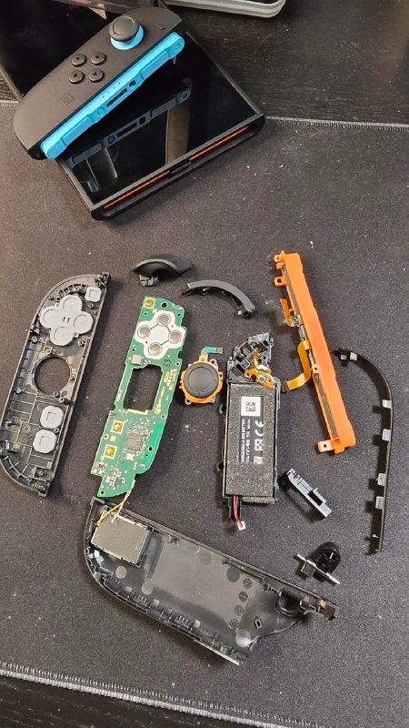 Joy-Con 2 розібрали: що змінилося всередині нових контролерів?