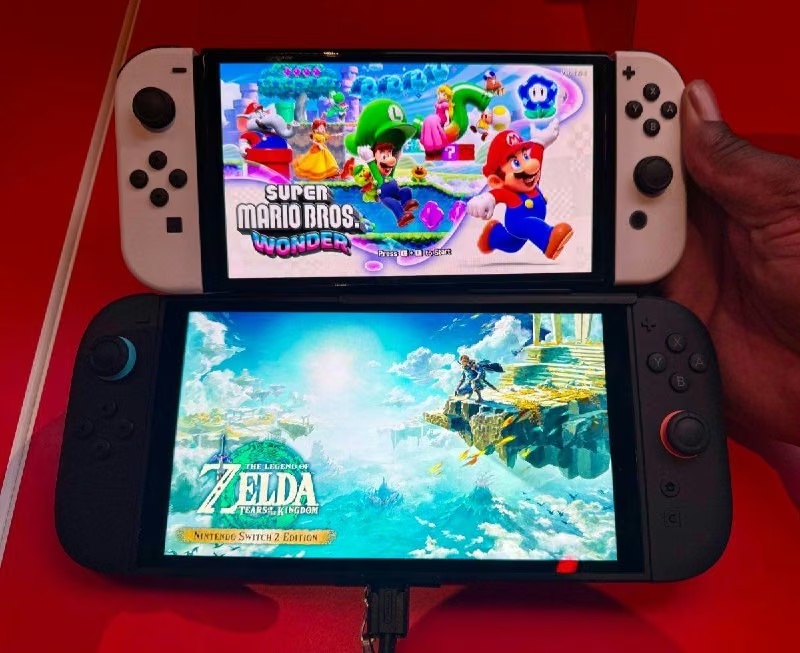 Порівняння розмірів Nintendo Switch 2 та Switch OLED