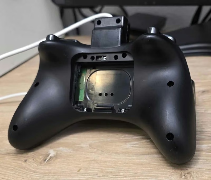 З’явилися фото прототипу Wii U Pro Controller з перших девкітів