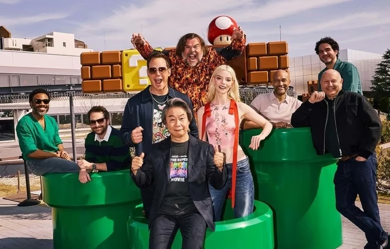 Шігеру Міямото зустрівся з акторами фільму The Super Mario Galaxy Movie для фотосесії